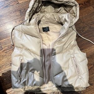 Cropped puff vest size medium